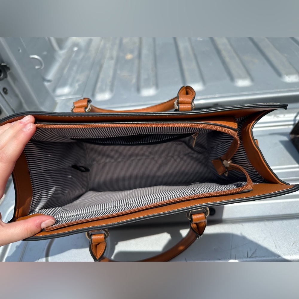 Purse - Picture 2 of 6